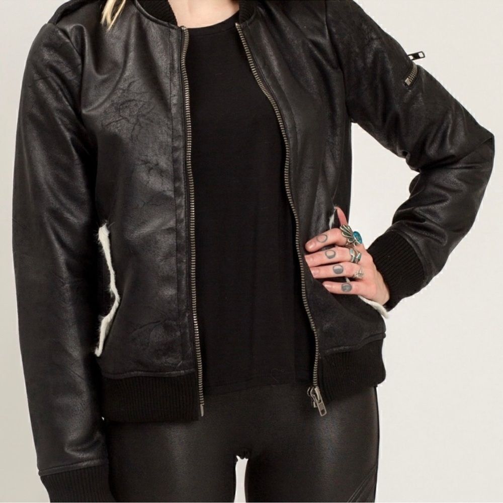Chaser Black Faux Fur Cozy Bomber Jacket With Pockets Size L